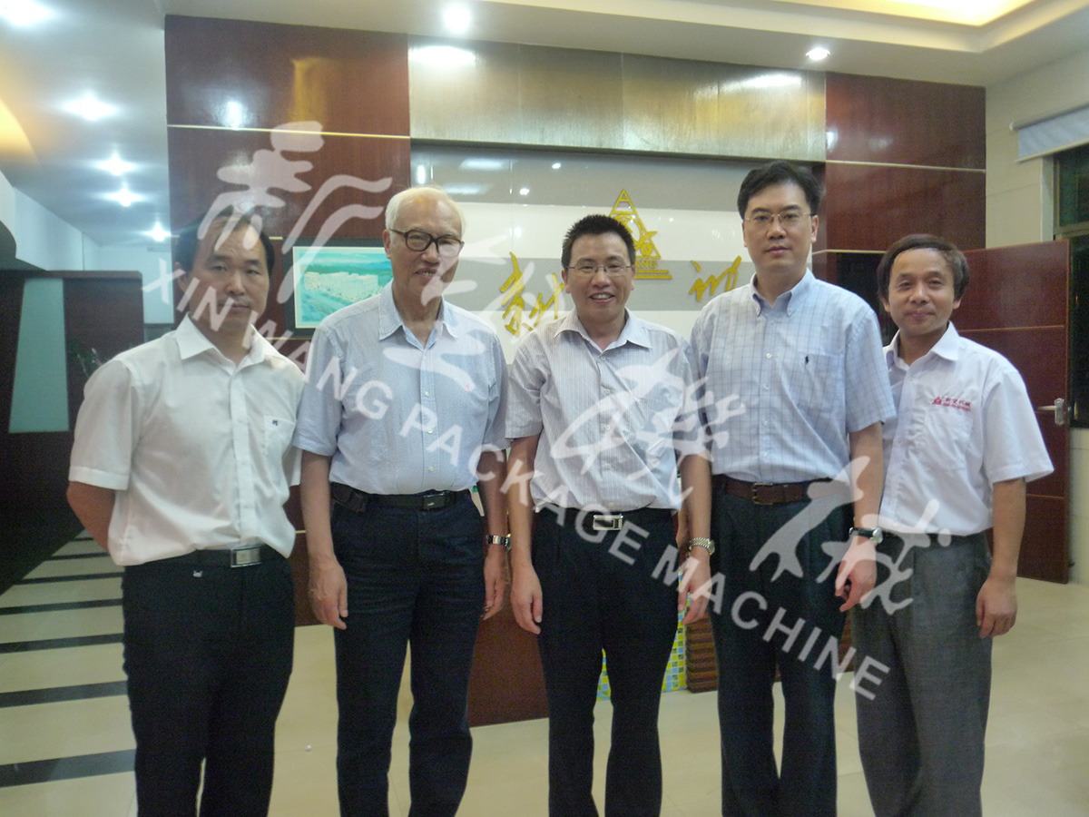 中國(guó)工程院院士段正澄、中國(guó)工程院院士、華中科技大學(xué)黨委書(shū)記邵新宇、廣東省智能機(jī)器人研究院院長(zhǎng)張國(guó)軍一行蒞臨新望公司考察指導(dǎo)